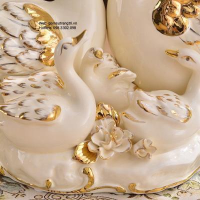 Tượng Gia Đình Thiên Nga Viền Vàng